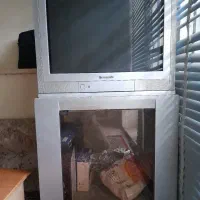 تلوزیون پاناسونیک سالم و چوب لباسی