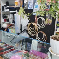 فروشنده خانم با اخلاق و مشتری مدار