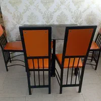 میز نهار خوری در حد نو