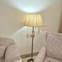 آباژور ایستاده