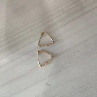 گوشواره طلا ۱۸ عیار گوی دار آلبردونا مثلثی