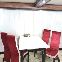 پنج دست میز و صندلی ناهارخوری