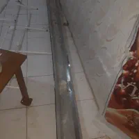 میز محکم چرخدار و ناودان اب