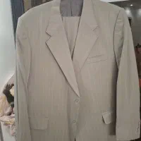یک دست کت و شلوار دیپلمات نو فقط یکبار تن خورده