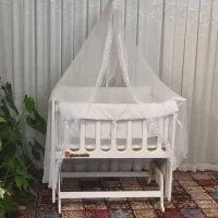 تخت نوزاد در حد نو کاملا سالم