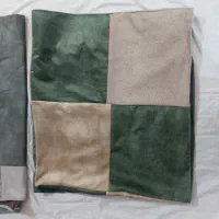 زیر سفره ایی با تیکه پارچه مبلی میدوزم