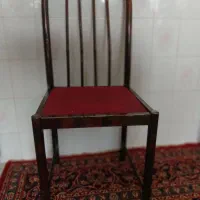 چهار عدد صندلی.