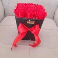 ۹شاخه همراه باکس فقط ۳۵۰|گل مصنوعی|ایلام, |دیوار