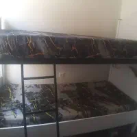 فروش  تخت خواب دو طبقه  و دو عدد تشک
