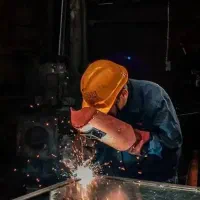 جوشکاری اسکلت ونصب سقف شیروانی وغیره