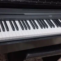 پیانو P45 همراه با میز و صندلی