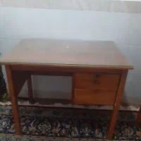 یک عددمیز تحریر چوبی
