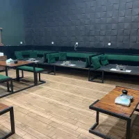 تخت و میز کافه ای