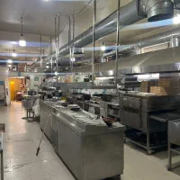 آشپز و سالن کار