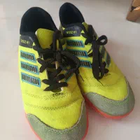 تعدادی کفش زنانه و بچه گانه