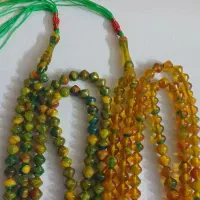 دو تسبیح کهربا پرچمی. تراش استانبولی