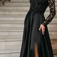 فروشنده خوش صحبت خانم‌