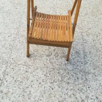 صندلی چوبی