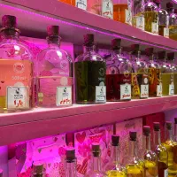 فروشنده عطر و ادکلن