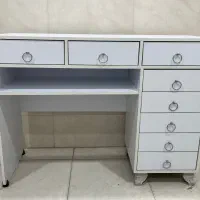 میز و صندلی کاملا سالم