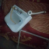 سنگ روشویی با وسایلش کامل