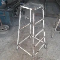 چهار پایه فلزی