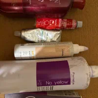 تعدادی لوازم آرایشگاهی رنگ مو و احیا