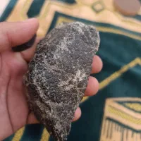 جذب آهن ربا دارد احتمالا یشم باشه