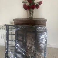 تخت فلزی تاج دار