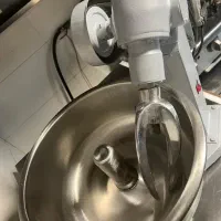 خمیر زن پیتزا