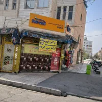 فروشنده خانم برای سوپر مارکت