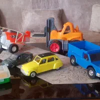 تعدادی اسباب بازی در حد نو