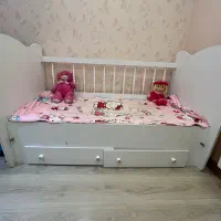 دو تخت  کودک با تشک خوش خواب و یک کمد لباس