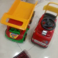 دوتا ماشین اسباب بازی بزرگ اتش نشانی