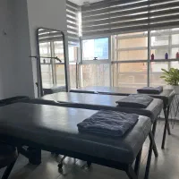 ۴ عدد تخت مژه و ماساژ ب همراه صندلی نو