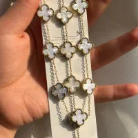 ست دستبند و گردنبند ونکلیف سفید و مشکی