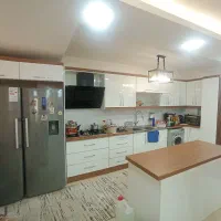 اجرا برچسب کابینتی و بین کابینتی کاشی درب چوبی