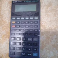 یک دستگاه ماشین حساب کاسیو مدل fx5500l