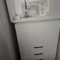 چرخ خیاطی و میز چرخ خیاطی