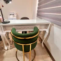 فروش میز و صندلی سالنی جهت کار ناخن