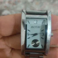 ساعت|اسباب‌‌بازی|کرج, بنیاد|دیوار