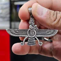 مدال نقره فروهر|جواهرات|شیراز, انجیر|دیوار