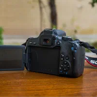 دوربین عکاسی canon 800 d