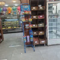 کارگر ساده وردست قنادی فروشنده