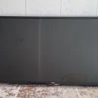 تلویزیون سایز ۴۲ دارای پایه برای نصب روی دیوار