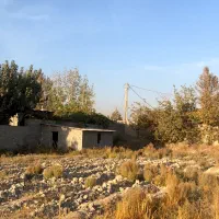 زمین ۷۳۴ متری