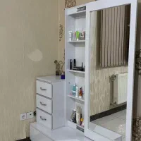 کمد آینه دار و قفسه کتاب