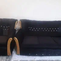 مبل راحتی بسیار سالم و تمیز همراه جلو مبلی