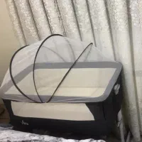 تخت کنار مادر