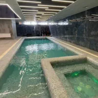 استخر-آب-گرم-همراه-با-جکوزی